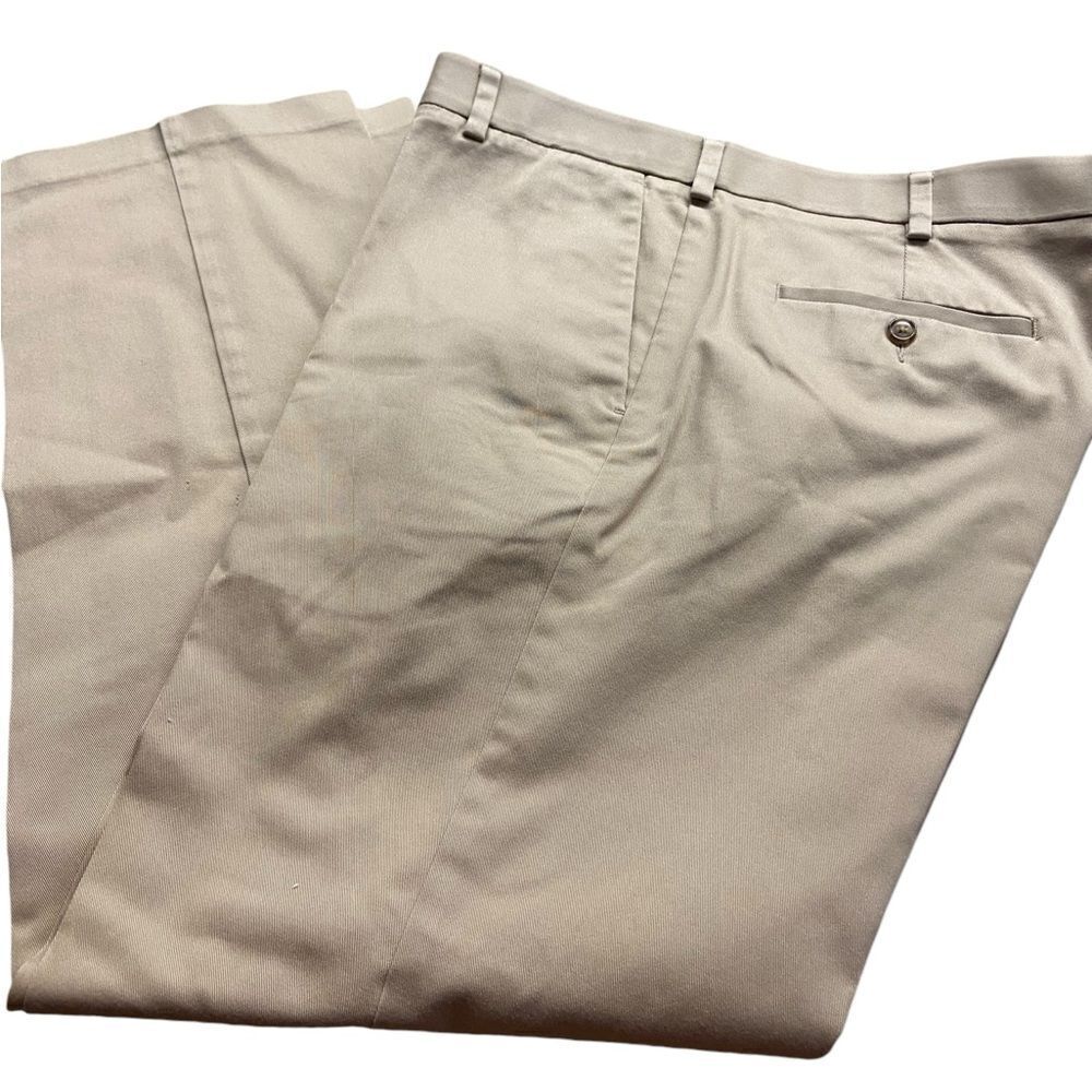 Round tree and Yorke Traveksmart ultimate performer classic fit non iron pants